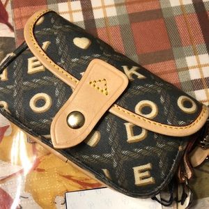 Dooney & Bourke “DISCONTINUED” Flap Wristlet !!